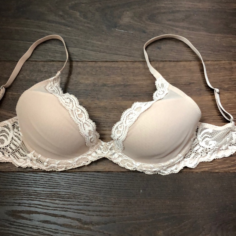 Natori Feathers Nude Underwire Bra. 30D (also 32C)